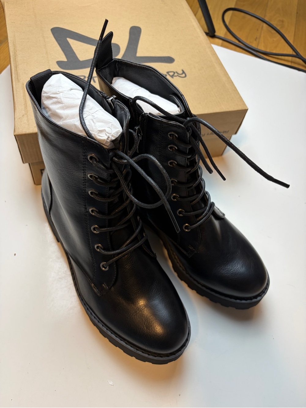 Dirty Laundry Mazzy Black Lace-Up Combat Boots sz 9